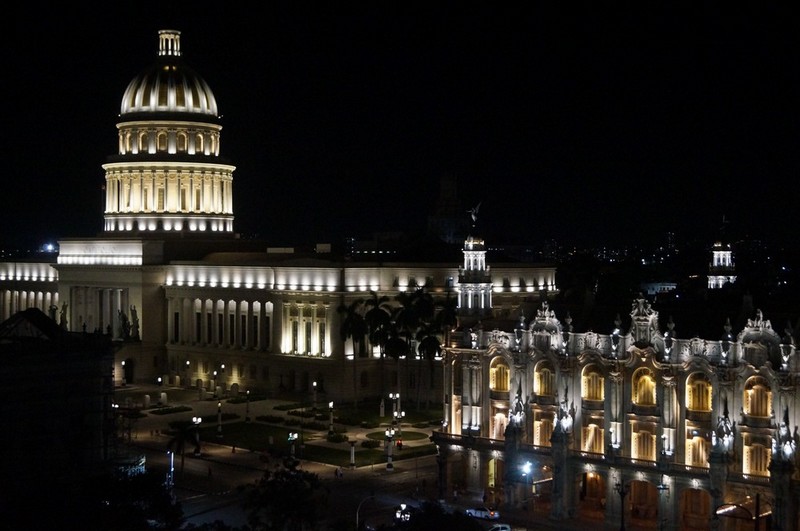 Habana de Noche . Habana Nocturna .