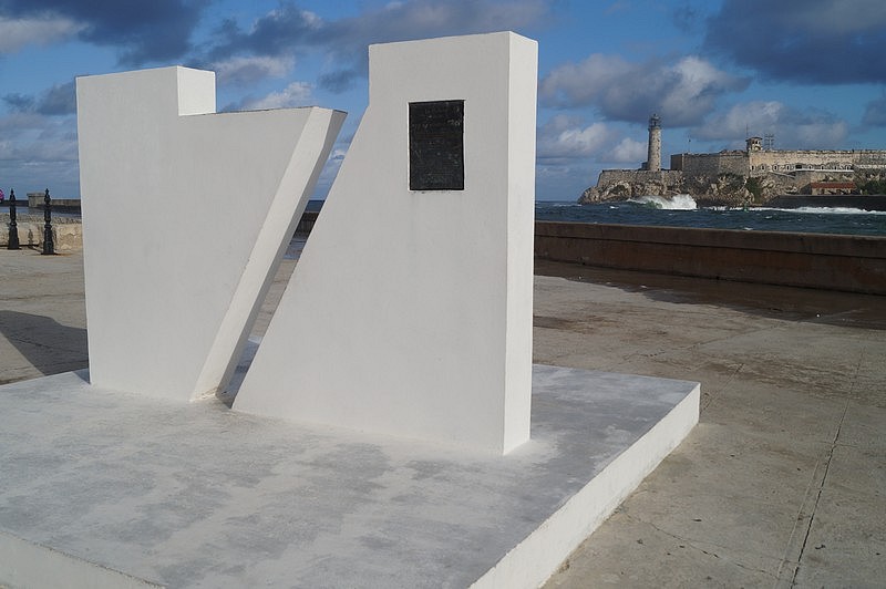 Monumento a la Habana Ciudad Maravilla .Avenida del Puerto . Habana Vieja