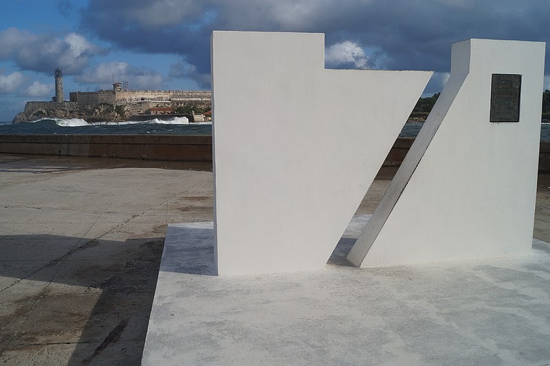 Monumento a la Habana Ciudad Maravilla .Avenida del Puerto . Habana Vieja