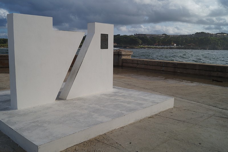 Monumento a la Habana Ciudad Maravilla .Avenida del Puerto . Habana Vieja