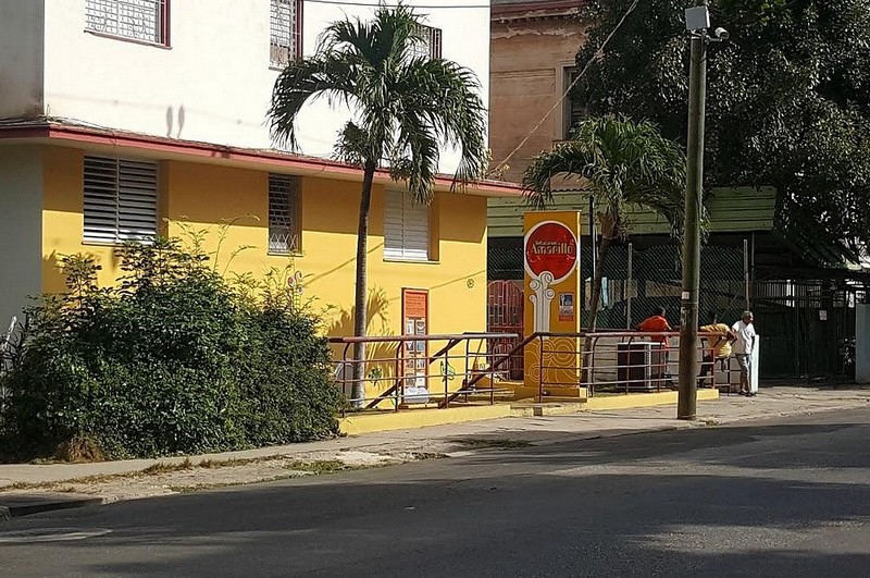 Submarino Amarillo. Vedado . Rock and Roll