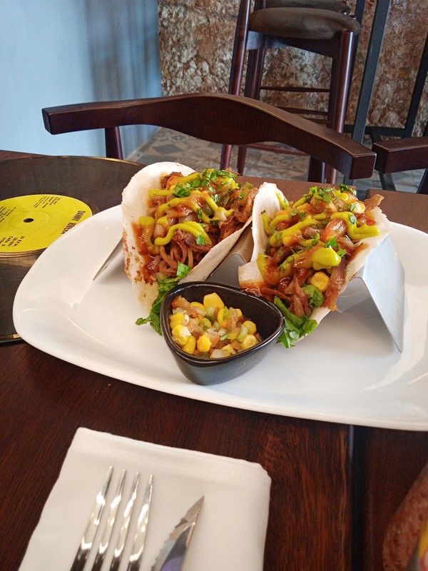 San Rafael 1051. Hamburguesera . Centro Habana . Tacos .Sandwishs