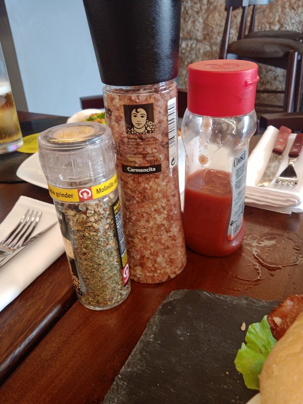 San Rafael 1051. Hamburguesera . Centro Habana . Tacos .Sandwishs