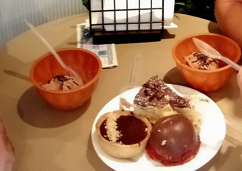 Burguer Joe. Dulcería en el Mónaco. La Víbora. !0 de Octubre .La Habana